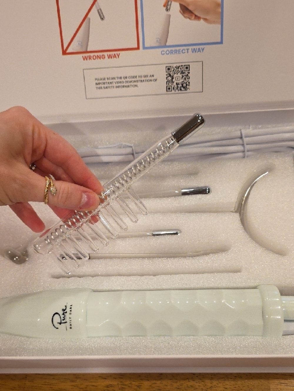 Pure NuDerma Clinical Neon + Argon Skin Therapy Wand - White - Picture 4 of 5